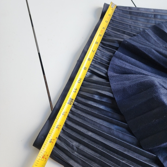 French Connection Women's Black Etta Faux Leather Pleated Mini Skirt Sz 10 - Picture 9 of 11